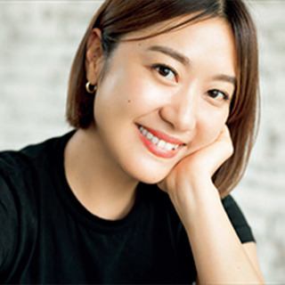 ヘア&メイクアップアーティスト 中山友恵さん
