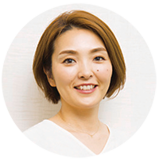 ヘア&メイクアップアーティスト レイナさん