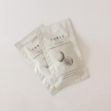 ボディスクラブとしても入浴剤としても使えるTHREEのバスソルト。