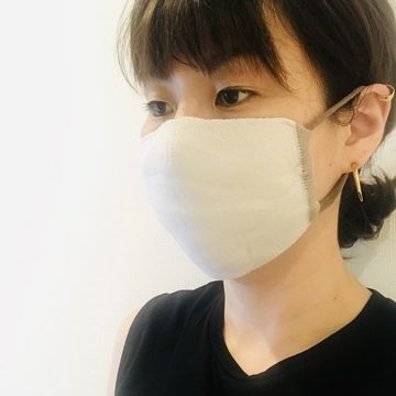 リバーシブル布マスクの着用写真②