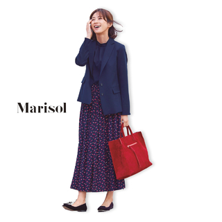 無難なネイビーワンピースが袖まくりアレンジで一気に攻めのコーデに 19 1 21コーデ ファッション誌marisol マリソル Online 40代をもっとキレイに 女っぷり上々